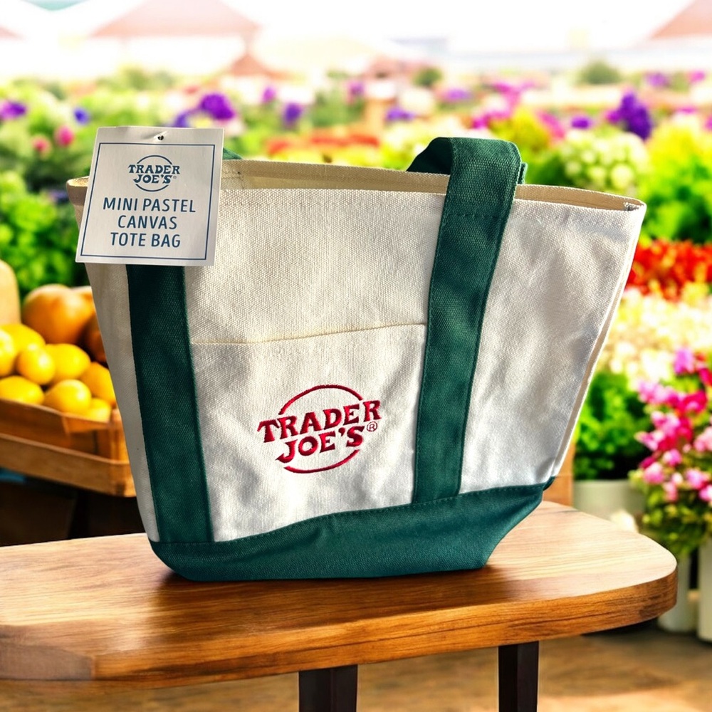 Trader Joe’s mini pastel canvas tote bag NWT green